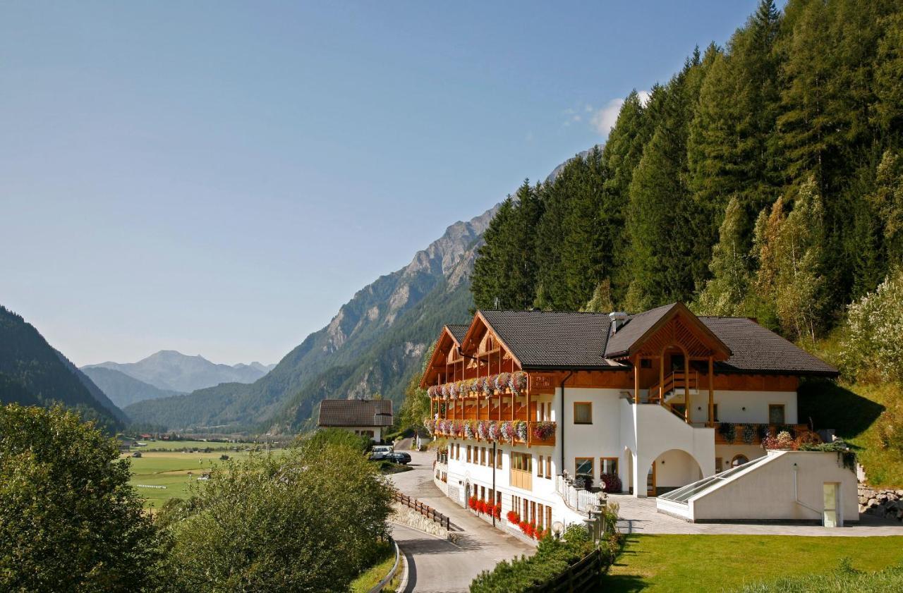 Hotel Kranebitt Val di Vizze Exteriör bild