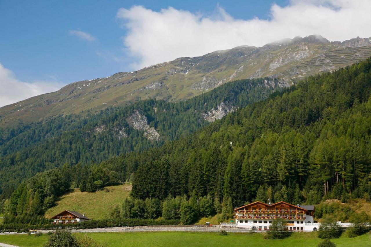 Hotel Kranebitt Val di Vizze Exteriör bild