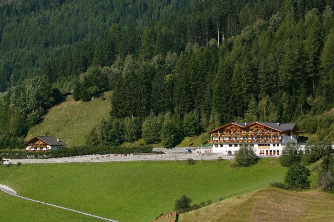 Hotel Kranebitt Val di Vizze Exteriör bild