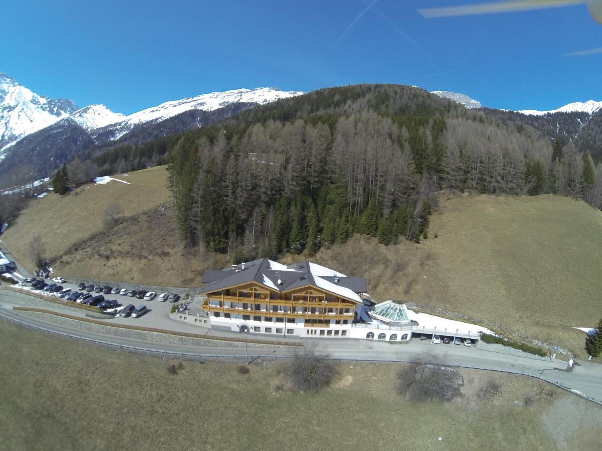 Hotel Kranebitt Val di Vizze Exteriör bild